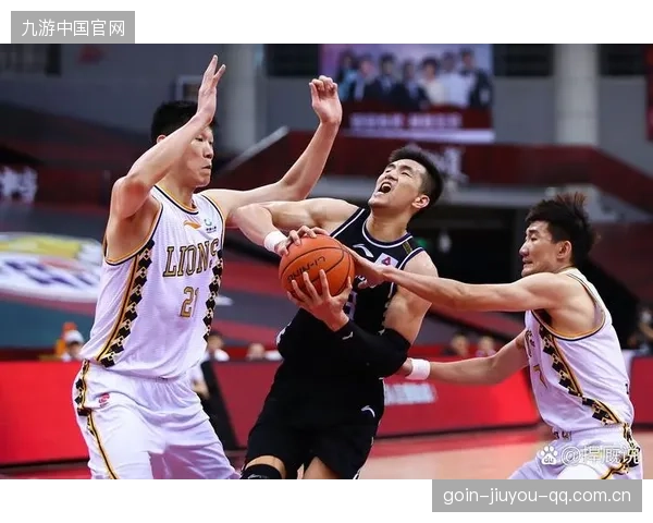 CBA广东连续抢断反击得手，主场节奏瞬间被点燃——一场防守到快攻的商业与情感共振